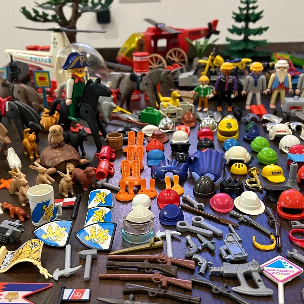 Vintage Playmobil 70’s, 80’s , 90’s and up Tons of Pieces!!!! Fantastic deal - Picture 5 of 16